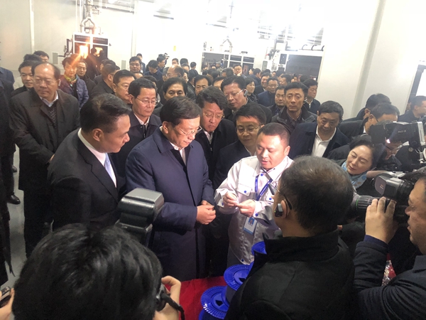 省委常委、市委書記王忠林到濟南新材料產(chǎn)業(yè)園區(qū)觀摩評議富通光纖預(yù)制棒（一期）項目